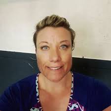 Vicky Farrell's Instagram, Twitter & Facebook