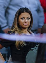 She has won 29 medals in karate and has represented her country poland winning three medals in world championship seniors and six medals in european championships. Anna Lewandowska Mistrzyni Karate I Zona Roberta Lewandowskiego Wspiera Swojego Ukochanego Prowadzaca Bloga Healthy Pl Robert Lewandowski Lewandowski Robert