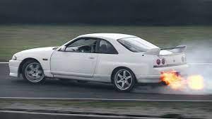 The skyline was largely designed and engineered by shinichiro sakurai from ince. Nissan Skyline R33 Gts T Drifting Spitting Huge Flames Youtube