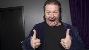 En mann som tidligere gjorde det til et levebrød å være full på tv har nå satset grunkene å bli en krøsus i travmiljøet. Dette Ser Reality Kongen Helst Pa Tv Itromso No