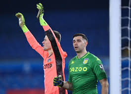 Emi martinez speaks out after aston villa keeper stretchered off vs argentina by josh barker published: Injury Concern For Martinez After Latest Double Digit Haul Fantasy Football Tips News And Views From Fantasy Football Scout
