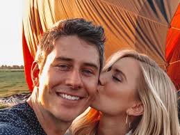 Boy or Girl? 'Bachelor' Arie Luyendyk Jr. and Lauren Burnham's Baby Gender  Reveal