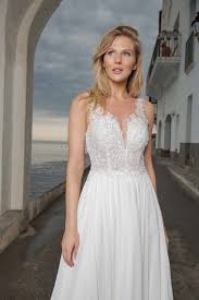 Das hochzeitskleid ist komplett in ivory gehalten. 9 Brautkleider Amera Vera Ideen Hochzeitskleid Modern Kleid Hochzeit Brautmode