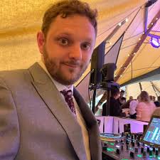 Hi all, I'm thinking of having the singing waiters at my reception, anyone  have any recommendations? Anyone had one that did the DJ all night as well?  Posting anonymous as i want