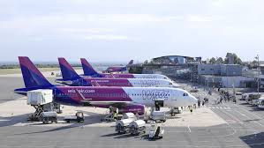 Derzeit betreibt wizz air knapp 100 maschinen, wobei nach eigenen angaben die flotte bis 2025 um weitere 100 flugzeuge erweitert. Zum Juni 2021 Wizz Air Bietet Neue Routen Nach Cluj An