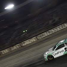 As of the time of we originally published this piece (2015), glassdoor.com reports that salaries start out around $28,000 per year and max out around $65,000 per year, with the national average. Elliott Joins His Father As Winner Of Nascar S All Star Race Wcyb