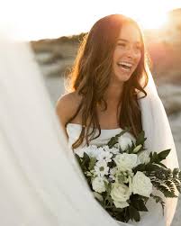 OMG that smile ❤️ #gorgeous ! We hope your big day is full of this much  happiness. 📸 @aus10mar10 *cropped by ig H/MU @heavenlyspahhi Planning & DJ  @firstcityevents Venue @westinhhi #bride #smile #