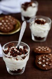 Un irresistibile dessert al cucchiaio, ideale da servire a fine pasto per in un buffet in piedi, in accompagnamento a un buon espresso o a un bicchierino di vino dolce liquoroso, oppure come sfiziosa merenda. Bicchierini Crema Di Ricotta E Terra Di Pandistelle Cucina Serena