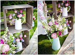 Las tendencias de decoración de bodas hace ya tiempo que consagraron la utilización de las letras como si pensamos en tendencias de decoración de boda de este 2013 hay miles, pero la clave es una muy sencillo, es un pequeño rincón, habitación o zona de tu espacio de celebración de boda. 6 Ideas Para Organizar Una Boda Sencilla Y Econa Mica Organizar Boda Bodas Sencillas Adornos Para Boda