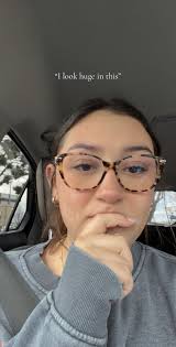 Tellyng My Girlfriend I Feel Ugly