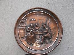 Grande Assiette Murale En Cuivre Ancien Plat Francais Decoratif Plaque En Cuivre Embosse Avec Decor Personnages Vieille Maison Francaise Copper Wall Plates On Wall Copper