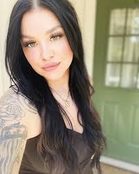 Shelby Burnett's Instagram, Twitter & Facebook