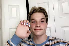Texas HS student gets suspension for painting his nails