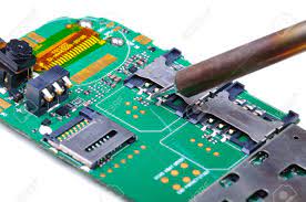 Hi i m aakib my mobile samsung wonder gt i8150 is switch off the ic circuit board has problem plsss help me where. Electronic Technician Repairs Sim Slot On Mobile Phone Circuit Stock Photo Picture And Royalty Free Image Image 26932920