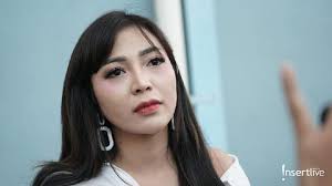 Simak informasi selengkapnya di sini. Chacha Sherly Ungkap Penyebab 3 Personel Trio Macan Hengkang