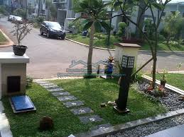 Jika dulu anda perhatikan bahwa taman rumah hanya diletakkan di depan rumah, maka di desain rumah minimalis modern sekarang, anda juga dapat menemukan. Desain Taman Minimalis Modern Izandi Net