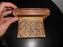 Pirates of the caribbean, cursed aztec coin pendant, solid metal, gold, cool reelarttreasures $ 29.99. Disney Pirates Of The Caribbean Cursed Aztec Gold Coins W Treasure Chest Rare 493247878