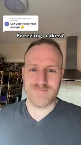 Replying to @Elaine McCabe freezing sponges and cakes. #replyingtocomments  #howto #freezingcakes #cake #asmr #bakingtips