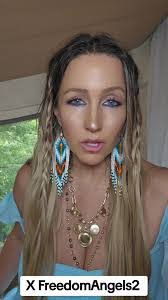 Tara Cummings's Instagram, Twitter & Facebook