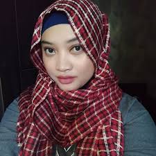 Dulu dikrnalin lagu ini sama tante gw. Jaman itu dia udah maen sepatu roda  di lipstick blok m, gw masih berenang di bulungan. Ini boyband apa bukan  sih? Ada yg tau mereka