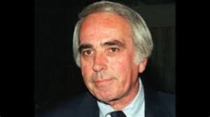 Weird Al Yankovic performs live