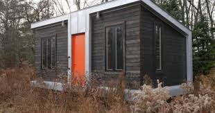 A Great Tiny House Modern Kitchen In The 227 House And More Kleine Hausideen Mikrohaus Design Haus Auf Radern
