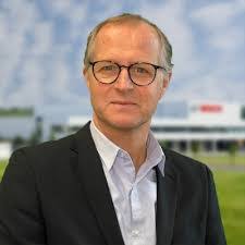 Dennis Eckle's Instagram, Twitter & Facebook