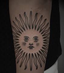 Guarda cosa ha scoperto michele costante (michelecostante) su pinterest, la raccolta di idee più grande del mondo. Tatuaggio Sole 20 Idee Per Un Tatuaggio Femminile