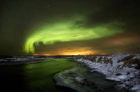 Die wahrscheinlichkeit polarlichter zu beobachten wird daher vermutlich 2019/2020 ihr minimum erreichen und danach erst langsam wieder ansteigen bis zum nächsten höhepunkt, dem erwarteten solarmax im jahr 2025. Island Polarlichter Erleuchten Die Nachte Panorama Stuttgarter Nachrichten