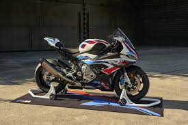 La m rr est le premier modèle de la série m de bmw motorrad et le début d'une nouvelle ère. M Power Jetzt Auch Im Mopped Die Bmw M 1000 Rr