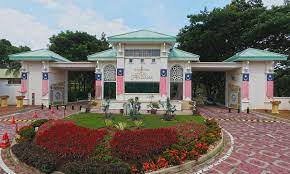 Kompleks seri perdana yang terletak di persiaran seri perdana, presint 10 putrajaya, kediaman rasmi perdana menteri malaysia tun dr mahathir menurut laman web rasmi kompleks berkenaan waktu lawatan dibuka pukul 9.00 pagi sehingga 12.30 tengahari dan ditutup pada 12.30 tengahari. Kediaman Rasmi Perdana Menteri Kompleks Seri Perdana Dibuka Kepada Orang Awam