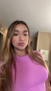 Sarai Duque's Instagram, Twitter & Facebook