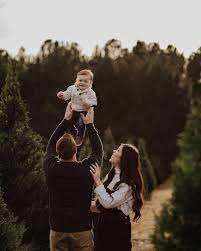 Cute Family Photo Love This Family Photoshoot Family Picture Poses Summer Family Photos
