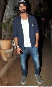 Shahid Kapoor Plain Blue Shirt Bollywood Celebrities Bollywood Celebrities Bollywood Casual Looks