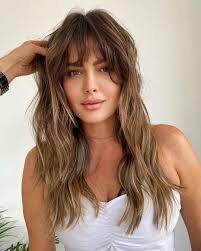 May 03, 2022 · con frangetta a tendina, ad arco, dritta, in stile anni ’70, corta o lunga e voluminosa, scopriamo quali sono i migliori tagli di capelli con frangia 2022 sfogliando le foto e le idee di look degli hairstylist e dei parrucchieri famosi. Tagli Di Capelli Con Frangia Le Idee A Cui Ispirarsi Trucchi Tv