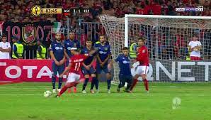 شهدت مباراة الأهلي المصري وضيفه الترجي التونسي، أمس السبت، في إياب نصف نهائي مسابقة دوري أبطال إفريقيا، مناوشات بين مدير الكرة لـالمارد الأحمر، سيد عبد الحفيظ. Ø§Ù„Ø¹Ø§Ø±Ø¶Ø© ØªØ­Ø±Ù… ÙˆÙ„ÙŠØ¯ Ø³Ù„ÙŠÙ…Ø§Ù† Ù…Ù† ØªØ³Ø¬ÙŠÙ„ Ù‡Ø¯Ù Ø±Ø§Ø¦Ø¹ Ø§Ù…Ø§Ù… Ø§Ù„ØªØ±Ø¬ÙŠ Ø¨Ø·ÙˆÙ„Ø§Øª