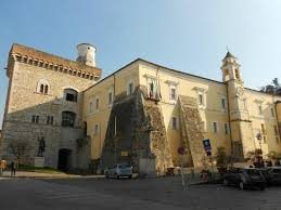 The city lies on a ridge between the calore and sabato rivers, northeast of naples. Centro Storico Di Benevento Aktuelle 2021 Lohnt Es Sich Mit Fotos Tripadvisor