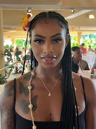 Maddison Wallace (@maddisonneal_)