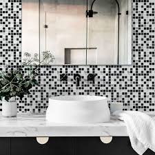 Revestimento De Azulejo Pastilhas Preto E Branco Banheiro Preto E Branco Banheiro Preto Piso Preto E Branco