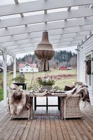 Une Terrasse Couverte Pour En Profiter Plus Longtemps Terrasse Couverte Pergola Terrasse Et Terrasse Bois