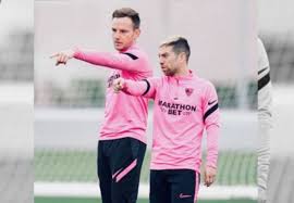€ * 15/02/1988 en buenos aires, argentina. Rakitic Y Papu Gomez En El Entrenamiento Del Sevilla Fc