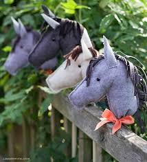 Bricolage halloween facile à faire. Patron Gratuit Un Cheval Baton Petit Citron Stick Horses Felt Diy Horse Diy