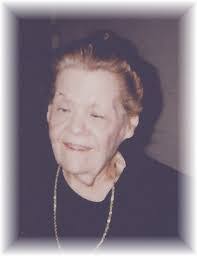 Elizabeth Longley's Instagram, Twitter & Facebook