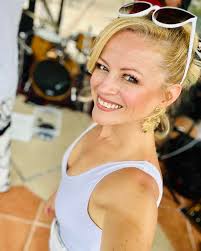 🎶I don't know about you…but I'm feelin' 42!🎶 Spending my Birthday-eve  with some of my favorites. Dance Express #TheVillages #thevillages  #thevillagesentertainment #danceexpress #singer #singers