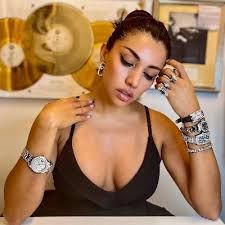 Elsa Quito (@ElsaBelecela)