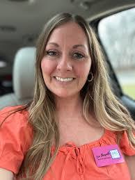 Kelli Hopkins's Instagram, Twitter & Facebook