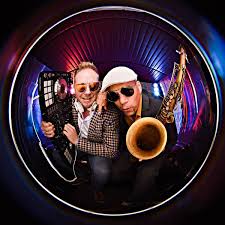 Saxophonist bernd delbrügge und dj tom laroche. Profi Djs Fur Messe Hochzeit Geburtstagsfeier Djane Mit Live Musik Begleitung Kc Kunstler Collection