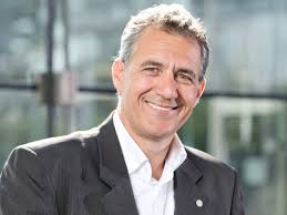 Mit dieser Methode will Bayer Bewerber anlocken, sagt der  Personalmarketing-Chef