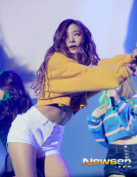 Now its time for the red concept. The Official Red Velvet 18 Threads The Bar 18 Onehallyu