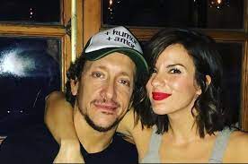 Nico vazquez manda el saludo para ucrania y rusia. Hace Muchos Anos Nico Vazquez Y Gimena Accardi Explotaron Las Redes Con Esta Foto Retro